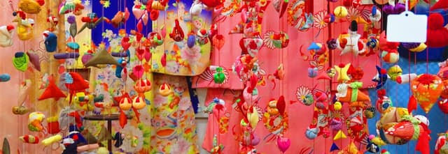 伊豆稲取で「雛のつるし飾り」制作体験「絹の会」ガイド